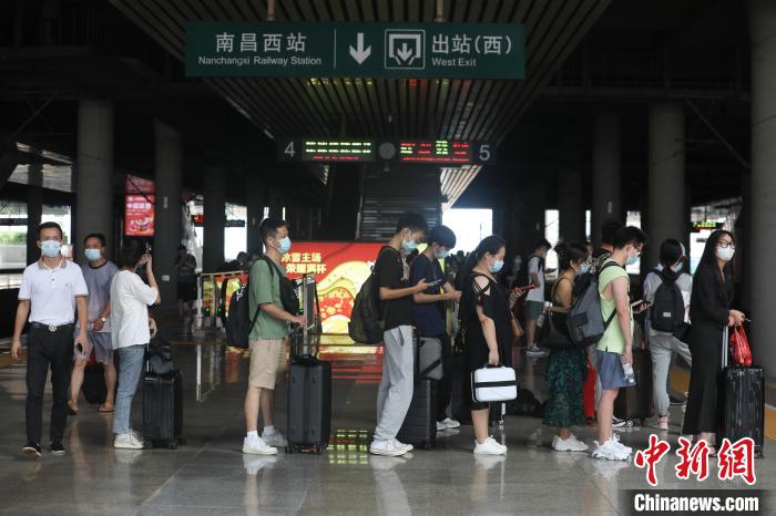 中国旅游业逐步回暖
